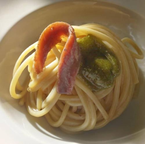 Spaghetti al Burro e Alici con Pesto di Pistacchi Crema di